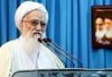 خطیب نماز جمعه تهران: بی عفتی و بی غیرتی کشور اسلامی را ساقط می کند/ مگر آندلس ساقط نشد؟ با خون شهدا بازی نکنید، با کشور اسلامی بازی نکنید/شیطان می گوید می توانی ده هزار دلار بدزدی نمی دزدی؟ خاک بر سرت!/ با تربیت نوجوانان، آمریکا و لعینتر از او هیچ غلطی نمیتواند بکند