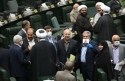 روزنامه جمهوری اسلامی: نمایندگانی که میگویند انقلابی هستیم و میخواهیم مردمی عمل کنیم دناپلاس ۶۵۰ میلیونی و ودیعه مسکن ۲۰۰ میلیونی گرفته اند / به جای شعارهای تکراری با هدف کسب رای در انتخابات ریاست جمهوری و سفرهای نمایشی درد را دوا کنید