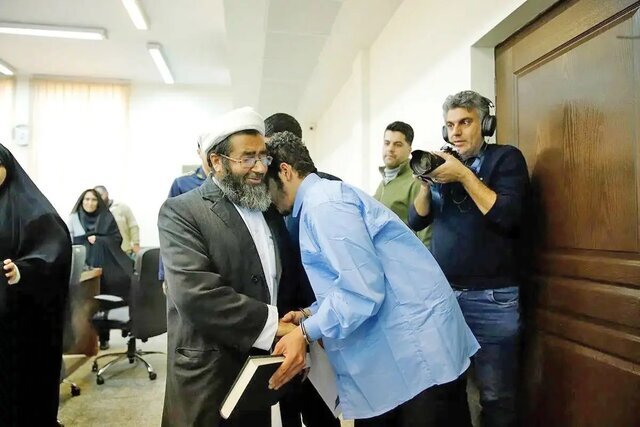 درباره عکسی از پدر امیرمحمد خالقی که از قاتل پسرش گذشت درباره عکسی از پدر امیرمحمد خالقی که از قاتل پسرش گذشت