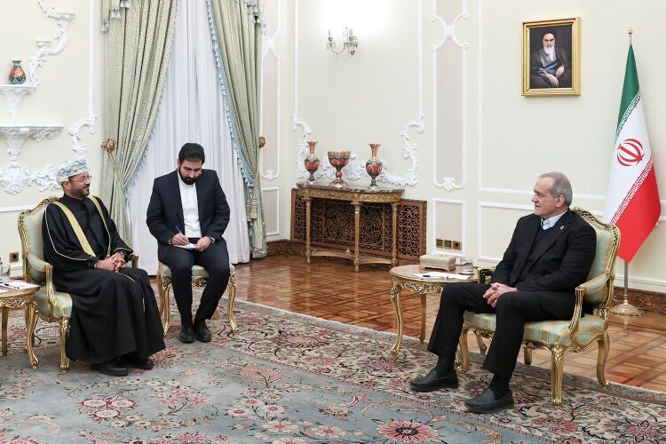 در دیدار وزیر خارجه عمان با پزشکیان چه گذشت؟ در دیدار وزیر خارجه عمان با پزشکیان چه گذشت؟