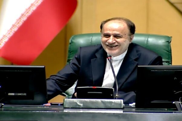 نایب رئیس مجلس: حقوقها در سال آینده تا ۵۰ درصد افزایش مییابد نایب رئیس مجلس: حقوقها در سال آینده تا ۵۰ درصد افزایش مییابد