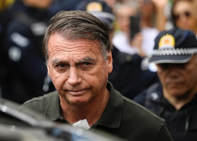 خواندن کتاب؛ راهکار رئیسجمهور زندانی برای کاهش حبس خواندن کتاب؛ راهکار رئیسجمهور زندانی برای کاهش حبس