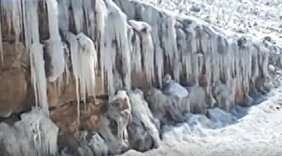 ویدیو/ تصاویری جذاب از قندیل‌های چند متری در دالاهو