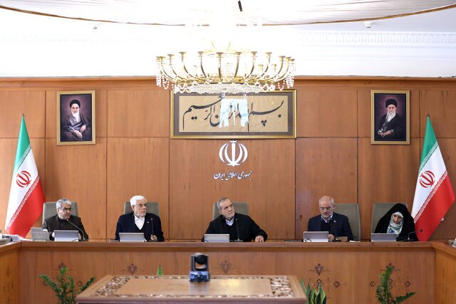 پزشکیان : بی توجهی به اقشار آسیبپذیر جامعه از عوامل مهم بروز نارضایتیها است پزشکیان : بی توجهی به اقشار آسیبپذیر جامعه از عوامل مهم بروز نارضایتیها است