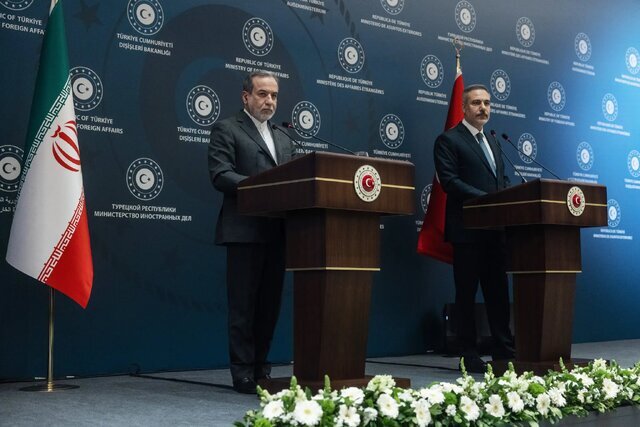 در کنفرانس خبری مشترک با وزیر خارجه ایران با هاکان فیدان | عراقچی: برای مذاکرات عادلانه و منصفانه آمادهایم در کنفرانس خبری مشترک با وزیر خارجه ایران با هاکان فیدان | عراقچی: برای مذاکرات عادلانه و منصفانه آمادهایم