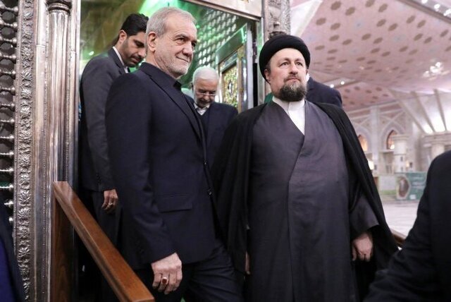 تجدید میثاق پزشکیان و اعضای دولت با آرمانهای امام خمینی (ره) تجدید میثاق پزشکیان و اعضای دولت با آرمانهای امام خمینی (ره)