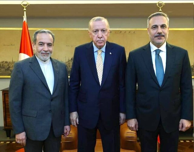 عراقچی: همواره آماده تعامل با کشورهای منطقه برای حفظ ثبات منطقه هستیم عراقچی: همواره آماده تعامل با کشورهای منطقه برای حفظ ثبات منطقه هستیم