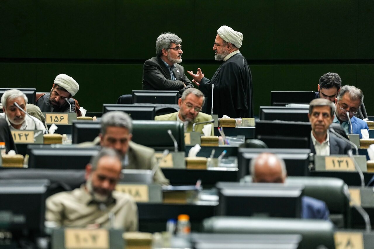 تصاویر/ گپ&zwnj;وگفت عراقچی با نمایندگان مجلس در جلسه غیرعلنی