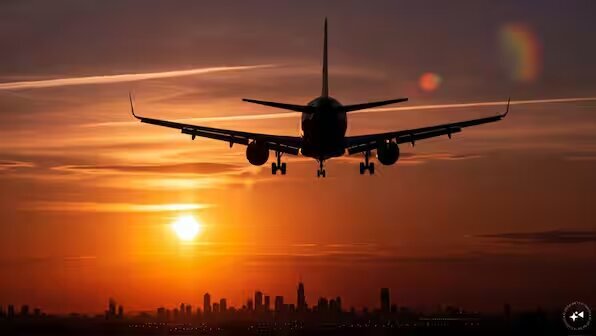 فرود نخستین هواپیمای مسافربری اروپا در کاراکاس پس از ربودن مادورو فرود نخستین هواپیمای مسافربری اروپا در کاراکاس پس از ربودن مادورو