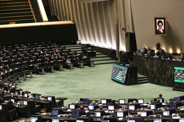 نماینده مشهد: اگر در صحن برای خارج کردن استیضاحها از دستور جلسه، رای میگرفتند، رای نمیآورد | فرمایشات رهبری برای تعدیل شدن تکالیف مجلس نیست نماینده مشهد: اگر در صحن برای خارج کردن استیضاحها از دستور جلسه، رای میگرفتند، رای نمیآورد | فرمایشات رهبری برای تعدیل شدن تکالیف مجلس نیست