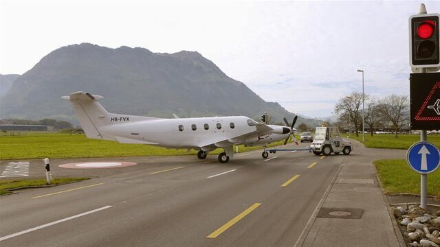 سقوط هواپیمای شخصی هنگام برخاستن از فرودگاهی در آمریکا سقوط هواپیمای شخصی هنگام برخاستن از فرودگاهی در آمریکا