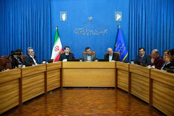 وزیر ارتباطات: قطعی اینترنت، روزانه ۵ هزار میلیارد تومان خسارت به اقتصاد کشور وارد کرده وزیر ارتباطات: قطعی اینترنت، روزانه ۵ هزار میلیارد تومان خسارت به اقتصاد کشور وارد کرده