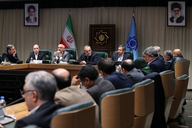 پزشکیان: نباید سامانههای دستوپاگیر و فرآیندهای زائد، مانعی در مسیر واردات کالاهای اساسی از مرزها ایجاد کند پزشکیان: نباید سامانههای دستوپاگیر و فرآیندهای زائد، مانعی در مسیر واردات کالاهای اساسی از مرزها ایجاد کند