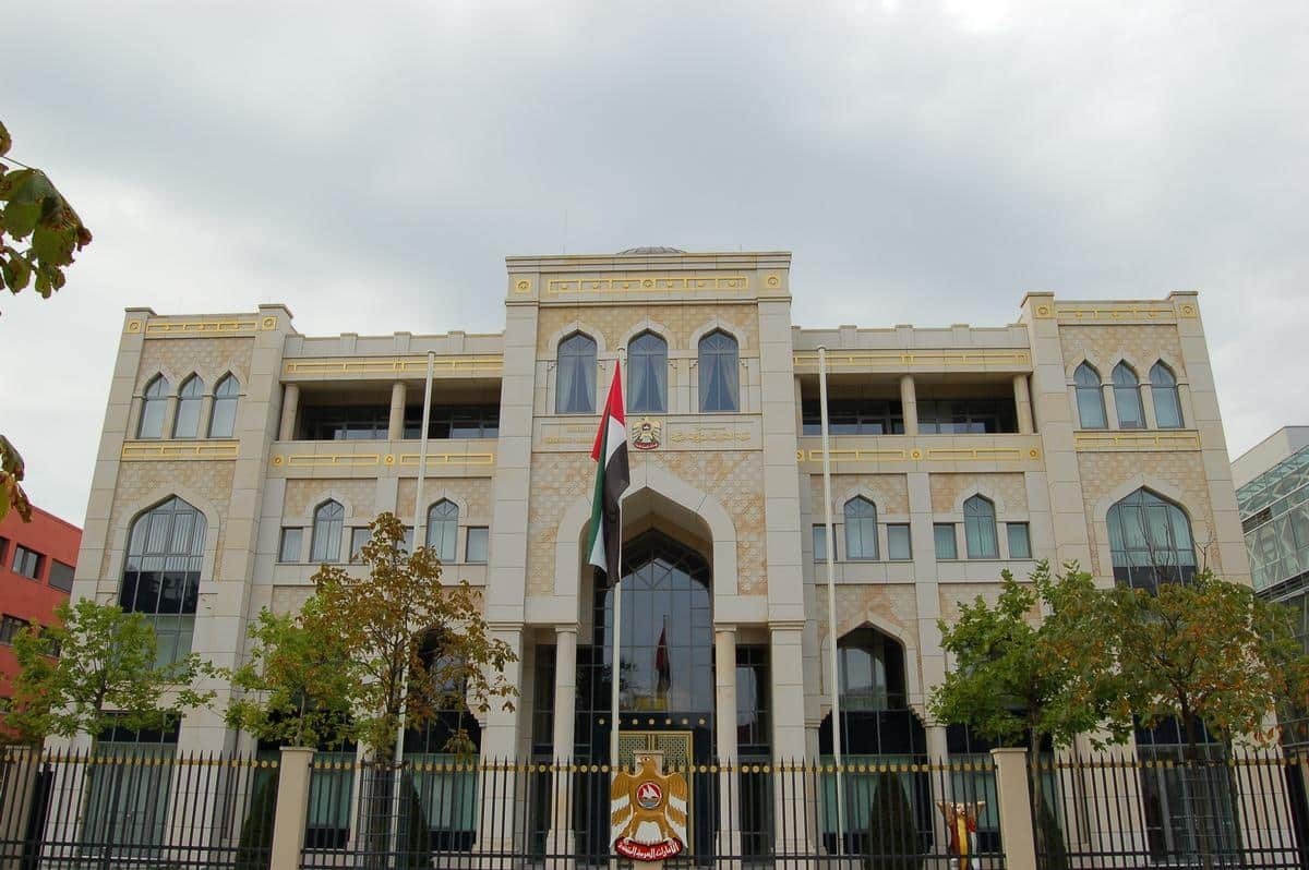امارات سفارت خود در ایران را بست امارات سفارت خود در ایران را بست