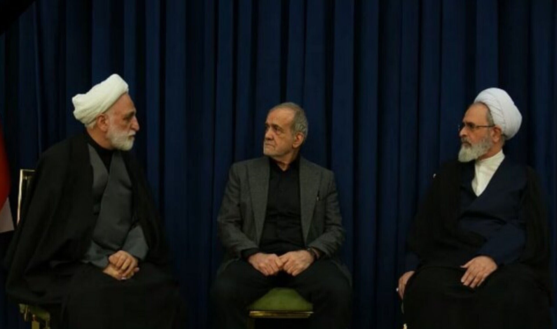 مجمع تشخیص مصلحت: واگذاری اختیار عزل و نصب مقامات نظامی و انتظامی و اعلان صلح و جنگ به شورای موقت رهبری مجمع تشخیص مصلحت: واگذاری اختیار عزل و نصب مقامات نظامی و انتظامی و اعلان صلح و جنگ به شورای موقت رهبری