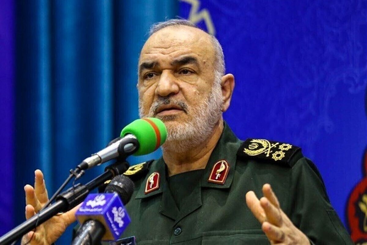 دختر شهید سردار سلامی: پدرم حافظ قرآن بود؛ او منظومه فکری مختص به خود داشت