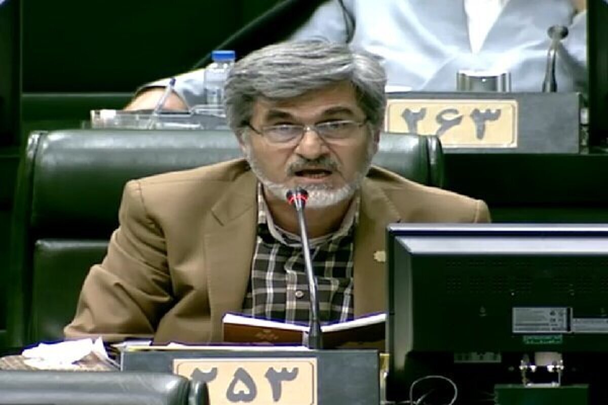 حمله کوچک‌زاده به پزشکیان: به خدا نسبت خویشاوندی بنی‌هاشم و بنی‌امیه، دورتر از شما و الهام علی‌اف نبود؛ افهمت؟