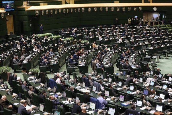 مصوبه مجلس: مجازات خروج غیرمجاز ایرانیان خارج از کشور در صورت بازگشت به کشور، برداشته می‌شود