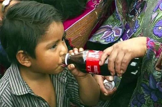 اعتیاد عجیب مردمان یک شهر به «کوکاکولا»!