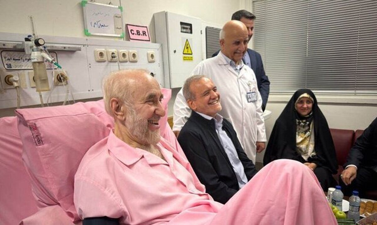 عیادت پزشکیان از سید محمد خاتمی در بیمارستان