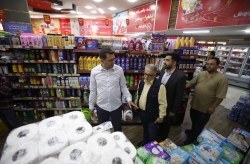 بازدید میدانی مدیرعامل منطقه آزاد کیش از مراکز خدماتی و اقامتی کیش بازدید میدانی مدیرعامل منطقه آزاد کیش از مراکز خدماتی و اقامتی کیش