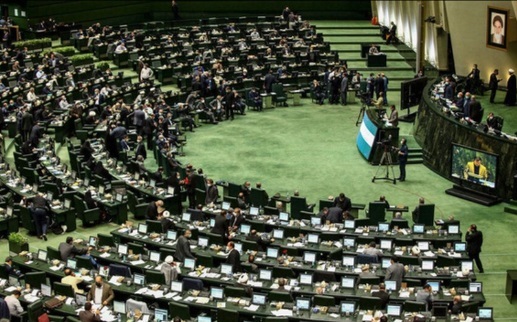 نامه ۷۱ نماینده مجلس به سران قوا: سلاح هسته‌ای بسازیم و نگه داریم