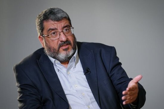 روزنامه اصولگرا: فواد ایزدی در زمین اسرائیل بازی می‌کند | او نمی‌تواند عقلانیت به خرج دهد و واقعیت برجام را درک کند