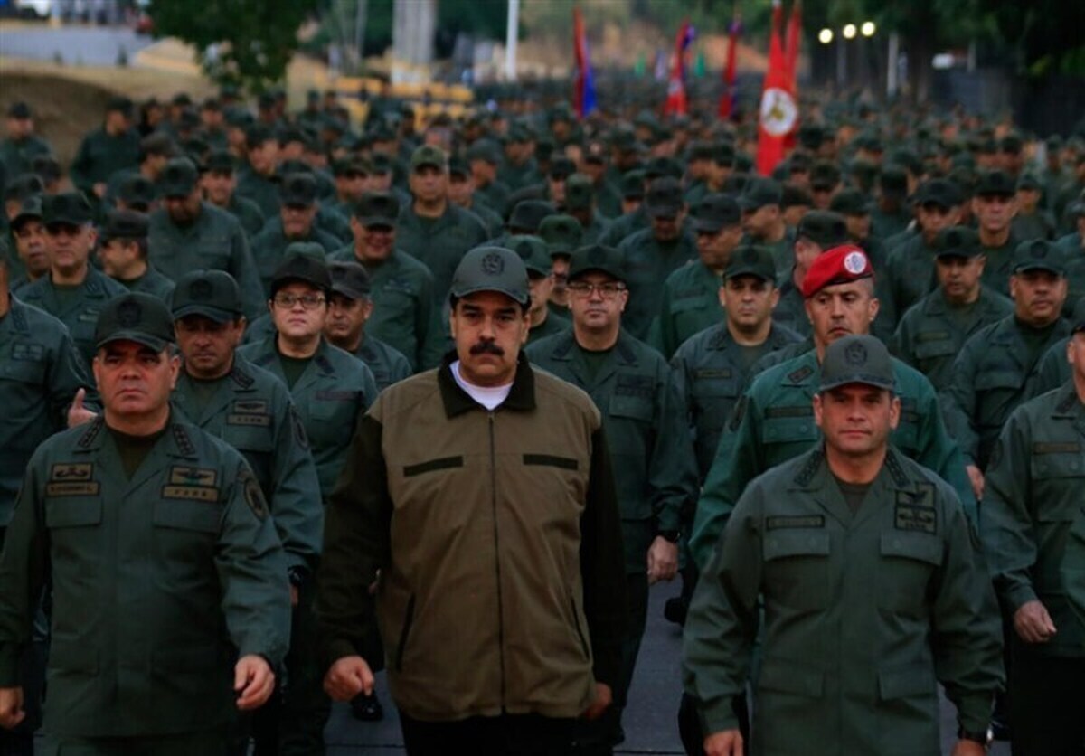 مادورو: همه نیروهای نظامی، نهادهای امنیتی و مردم برای حفاظت از کشور بسیج شوند مادورو: همه نیروهای نظامی، نهادهای امنیتی و مردم برای حفاظت از کشور بسیج شوند