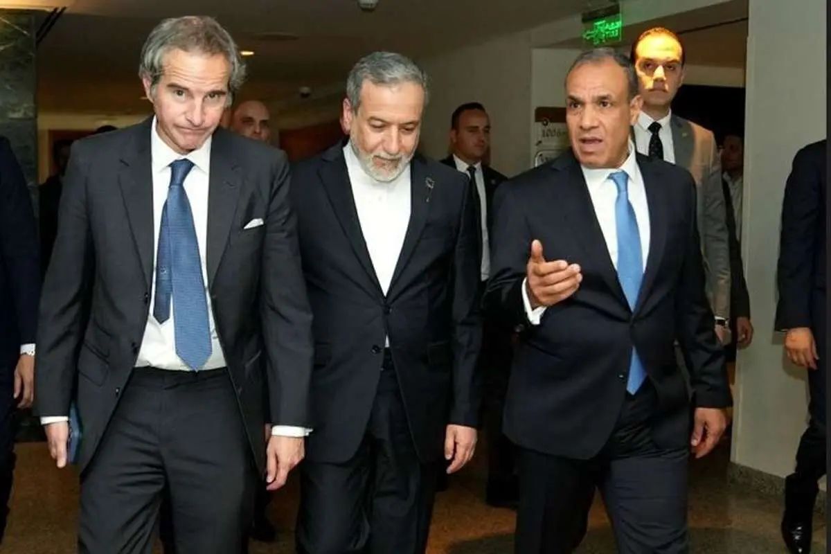 گفتوگوی تلفنی وزیر خارجه مصر با «عراقچی» و «گروسی» درباره پرونده هستهای ایران گفتوگوی تلفنی وزیر خارجه مصر با «عراقچی» و «گروسی» درباره پرونده هستهای ایران