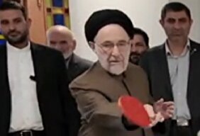 ویدیو/ سید محمد خاتمی در حال ورزش پینگ‌پنگ در سفر به یزد