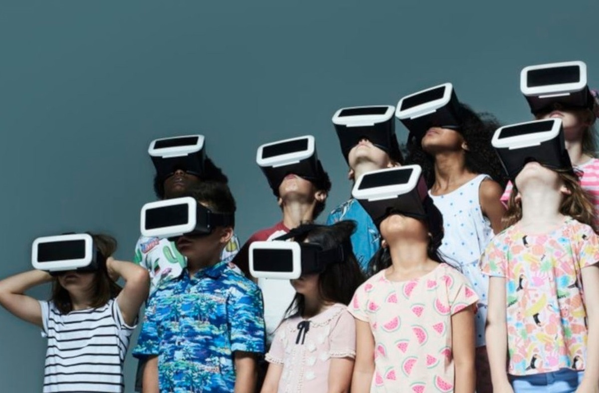 نسل آلفا؛ کودکانی که با هوش مصنوعی گفتوگو میکنند! نسل آلفا؛ کودکانی که با هوش مصنوعی گفتوگو میکنند!