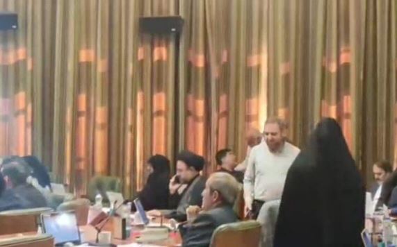 ویدیو/ تنش در صحن شورای شهر بر سر دستاوردهای شهرداری زاکانی ویدیو/ تنش در صحن شورای شهر بر سر دستاوردهای شهرداری زاکانی