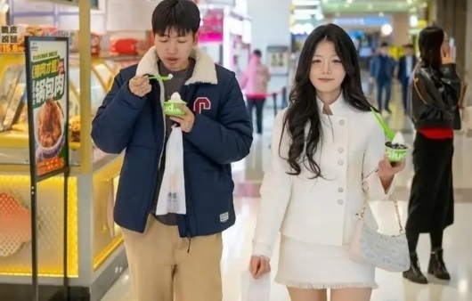 چرا چین از جوانانش می‌خواهد پول بیشتری خرج کنند؟