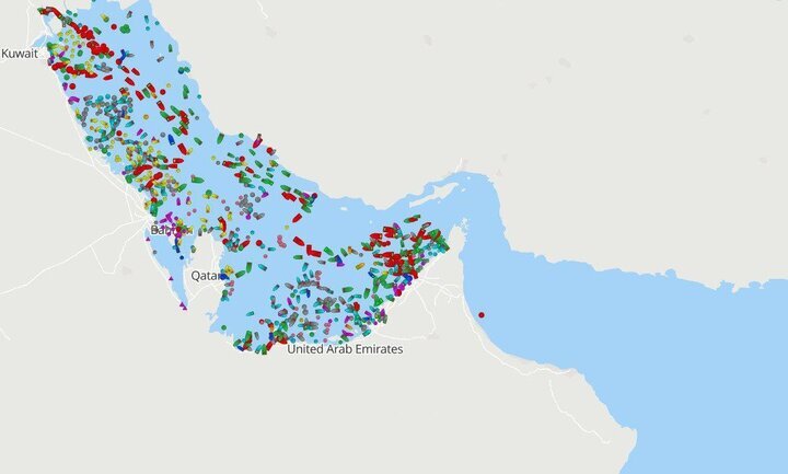 اولین کشتی پس از آتشبس با اجازه ایران از تنگه هرمز عبور کرد اولین کشتی پس از آتشبس با اجازه ایران از تنگه هرمز عبور کرد