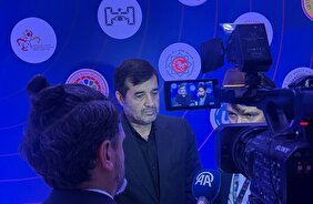 ویدیو/ اشک‌های خبرنگار TRT ترکیه در آغوش وزیر ورزش