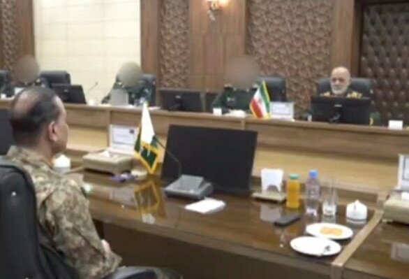 فرمانده ارتش پاکستان با فرماندهی قرارگاه مرکزی خاتمالانبیا دیدار کرد فرمانده ارتش پاکستان با فرماندهی قرارگاه مرکزی خاتمالانبیا دیدار کرد
