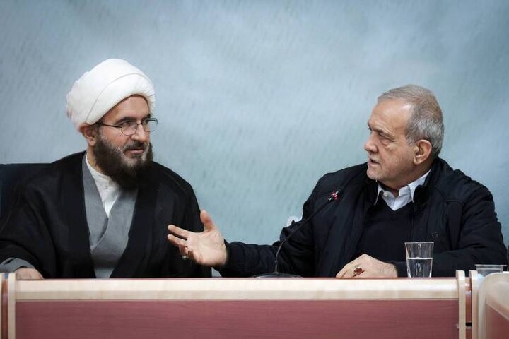 پزشکیان: تریبونهای مساجد و نماز جمعه از بیان مسائل تفرقهانگیز پرهیز کنند پزشکیان: تریبونهای مساجد و نماز جمعه از بیان مسائل تفرقهانگیز پرهیز کنند