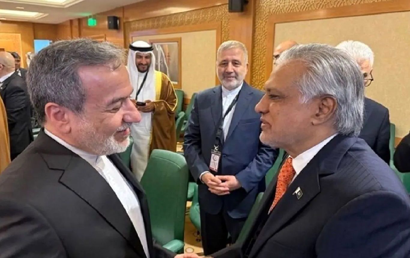 گفت و گوی عراقچی با وزیر خارجه پاکستان | تصمیم گیری درباره نحوه ادامه مسیر دیپلماتیک گفت و گوی عراقچی با وزیر خارجه پاکستان | تصمیم گیری درباره نحوه ادامه مسیر دیپلماتیک