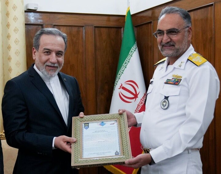 دیدار جانشین فرمانده نیروی دریایی ارتش با عراقچی دیدار جانشین فرمانده نیروی دریایی ارتش با عراقچی