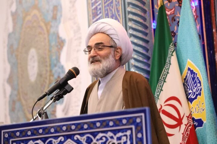 امام جمعه رشت: بی‌حجابها با وضع کثیف بیرون می‌آیند و غیر قابل تحمل شده‌اند