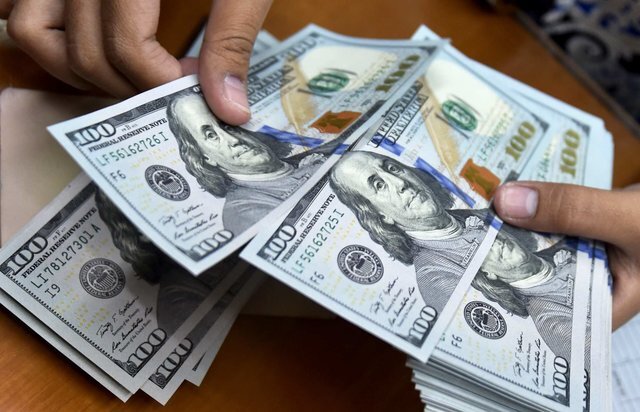دلار سهمیهای چقدر از بازار آزاد ارزانتر است؟ دلار سهمیهای چقدر از بازار آزاد ارزانتر است؟