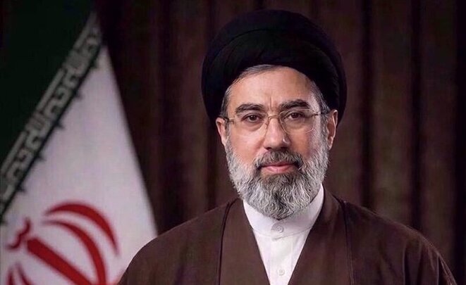 گزارش فرمانده قرارگاه مرکزی خاتمالانبیا از آمادگیهای نیروهای مسلح به محضر فرمانده کل قوا، آیتالله مجتبی خامنهای گزارش فرمانده قرارگاه مرکزی خاتمالانبیا از آمادگیهای نیروهای مسلح به محضر فرمانده کل قوا، آیتالله مجتبی خامنهای