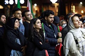 ویدیو/ مداحی در وصف زنان کم‌حجاب در میدان انقلاب