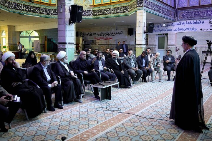 حضور میدانی پزشکیان از یکی از مساجد شهر تهران | تاکید بر اصلاح الگوی مصرف در تمامی بخشها حضور میدانی پزشکیان از یکی از مساجد شهر تهران | تاکید بر اصلاح الگوی مصرف در تمامی بخشها