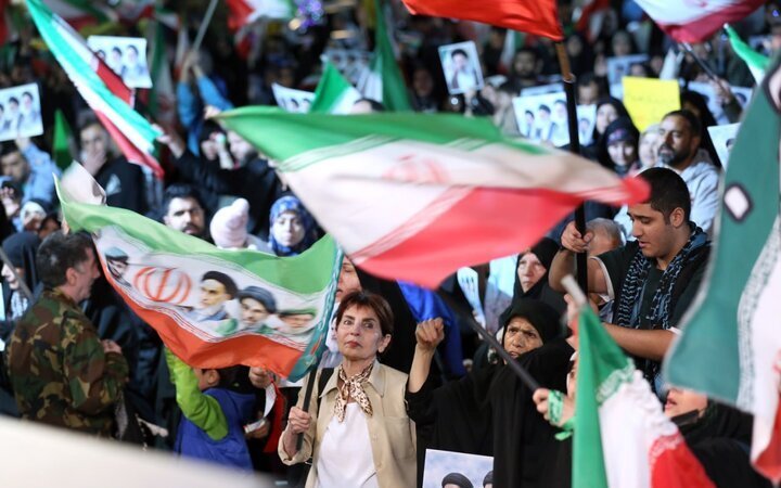 ادعای کارشناس مسائل دینی: برخی بی‌حجاب‌ها که در تجمعات شبانه حضور دارند، نفوذی هستند