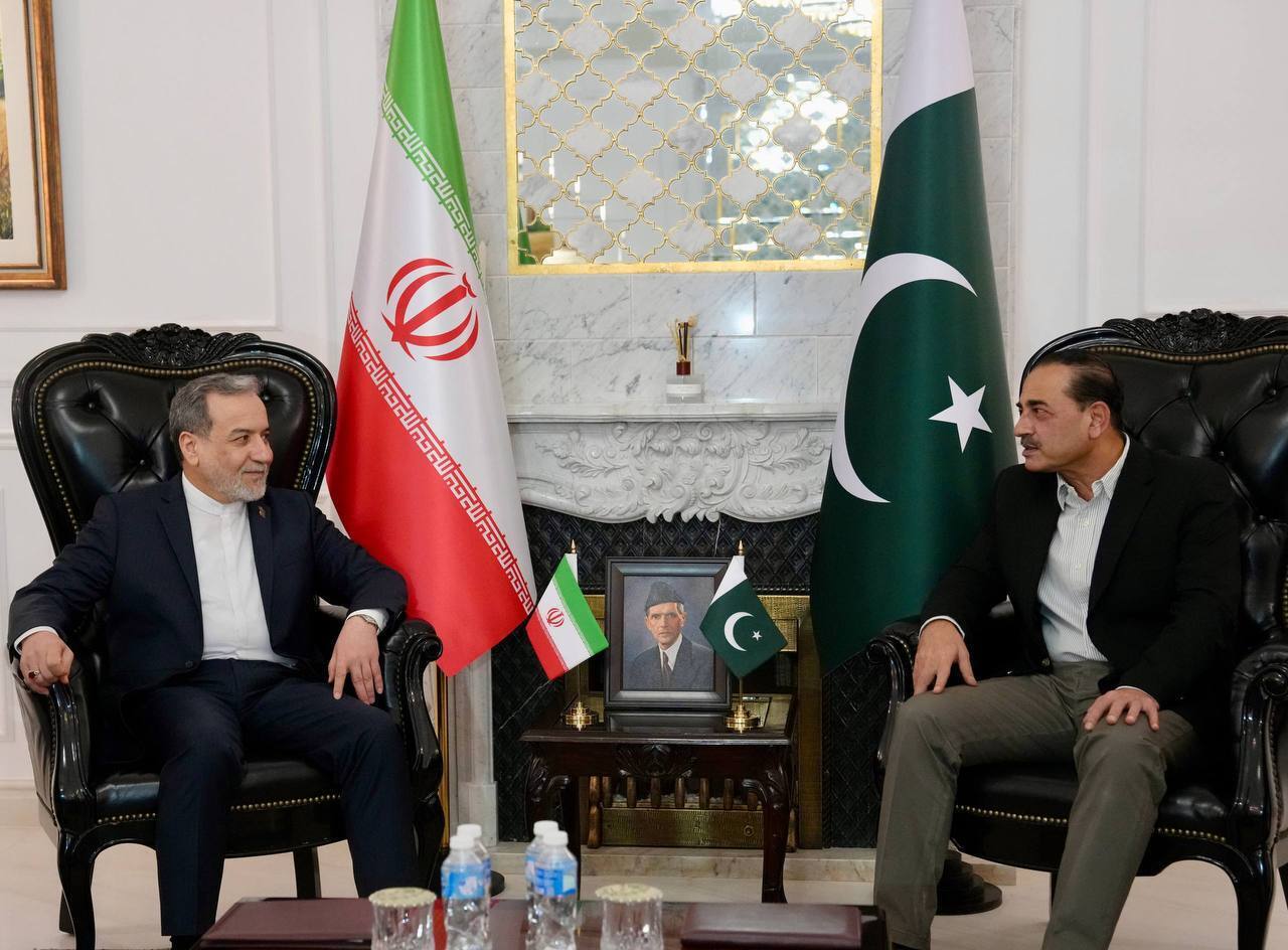 دیدار و گفتوگوی عراقچی با فرمانده ارتش پاکستان دیدار و گفتوگوی عراقچی با فرمانده ارتش پاکستان
