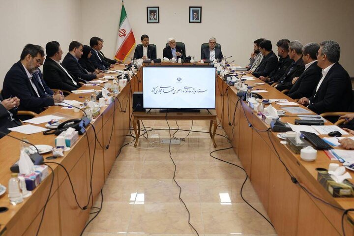 انتقاد عارف از رفتارهای سلیقهای در محدودیت اینترنت؛ «اتوبان» را به خاطر یک راننده متخلف نمیبندند انتقاد عارف از رفتارهای سلیقهای در محدودیت اینترنت؛ «اتوبان» را به خاطر یک راننده متخلف نمیبندند