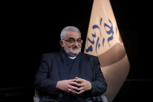 بروجردی: انگشتمان روی ماشه است بروجردی: انگشتمان روی ماشه است