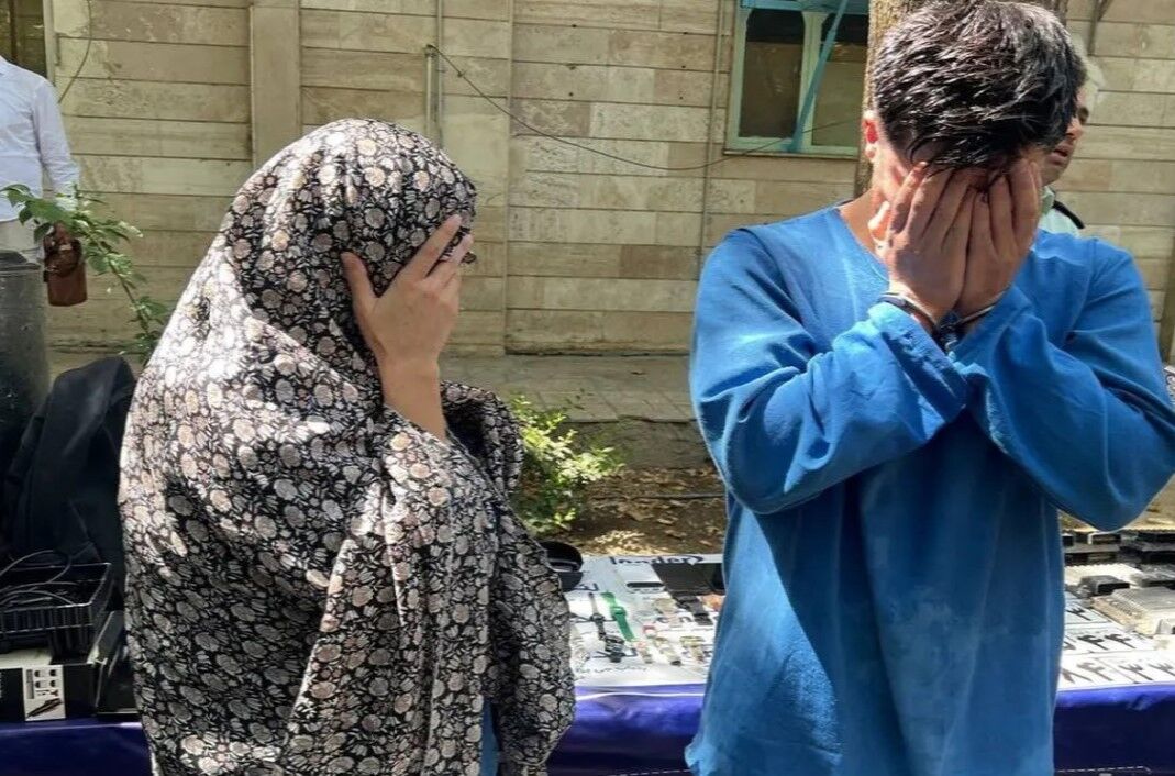 دستگیری مادر و پسر سارق رینگ و لاستیک در شهرک قدس؛ متهمان به ۱۷ فقره سرقت اعتراف کردند