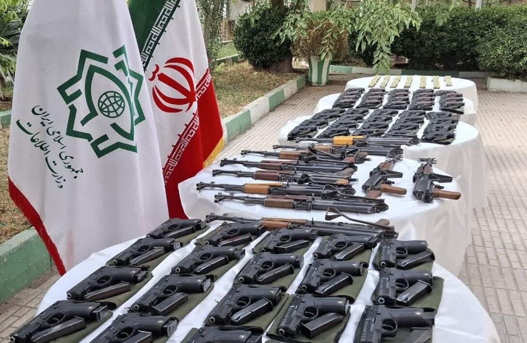 بازداشت ۲ عضو تیم قاچاق سلاح جنگی از اقلیم کردستان عراق توسط وزارت اطلاعات بازداشت ۲ عضو تیم قاچاق سلاح جنگی از اقلیم کردستان عراق توسط وزارت اطلاعات